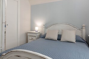Bedroom (2)