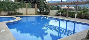 Piscina recreativa para compartir en familia.