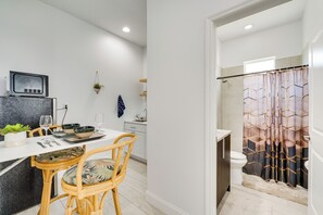 Kitchenette & Dining Area