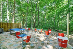 Private Patio | Ping Pong Table | Outdoor Seating