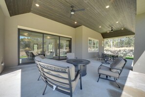 Patio | Fire Pit (Propane Provided)