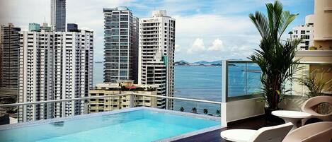 Pool located at the top of the building and with a lounge bar at the back