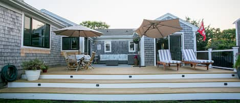 From BBQ sessions to lounging on the furnished patio, embrace the Cape Cod sun and fun.