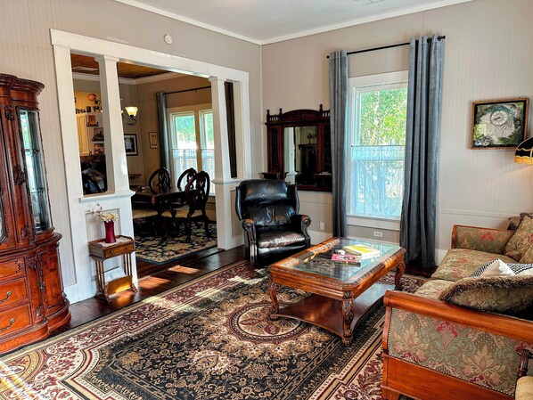Relax in the beautiful living room, decorated with antique furniture