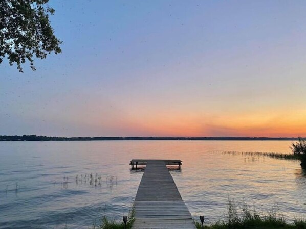 Over 100' of lake front to watch the amazing Alabama sunsets over Weiss Lake