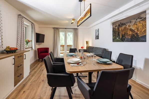 Ferienwohnung Hoher Göll, 71 m² 1-6 Pers., 2 SZ, Balkon-Wohnraum