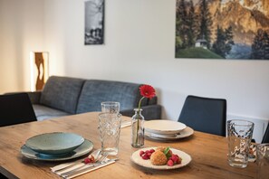 Ferienwohnung Hoher Göll, 71 m² 1-6 Pers., 2 SZ, Balkon-Wohnraum