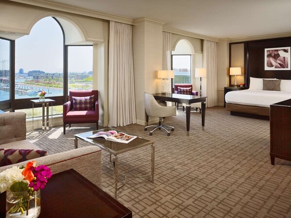 Unit with King bed. Exact unit will be assigned upon arrival. Views, colors, and decor may vary.