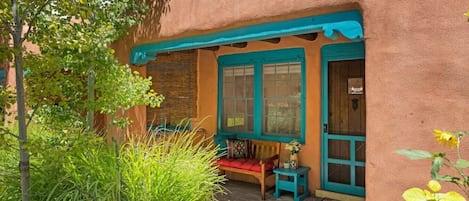 Welcome to your cozy Santa Fe abode!