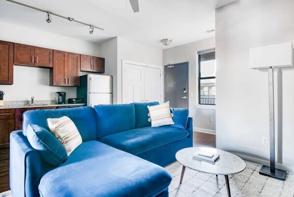 CozySuites MusicRow Charming 1BR w/free parking!