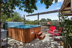 The Swing on Inn property has a communal hot tub that can be shared by all guests.