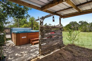 The Swing On Inn has a communal hot tub to be shared by all guests.