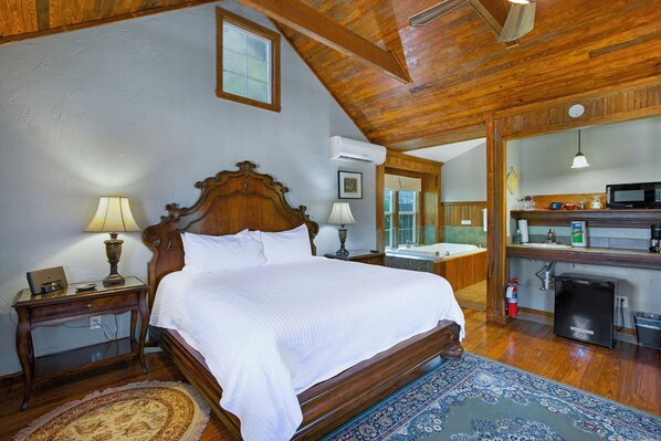 The Rockin Boots cottage features a king size bed.