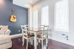 The Taylor_Large-002
