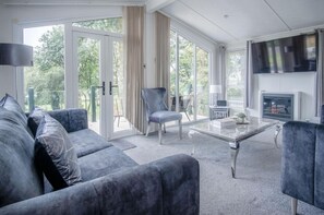 1 Manor Lodge - 3 Bedroom Lodge - Pendine (16719)