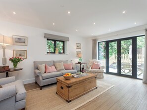 Spacious living area | The Dairy - Beauworth Cottages, Beauworth, near Alresford