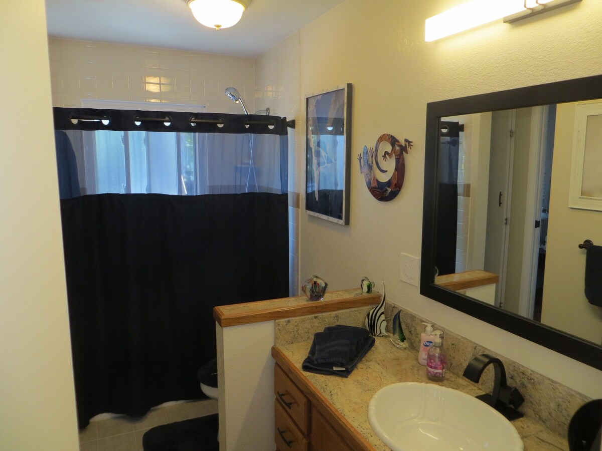 Wonderful 2Bd 2Ba Home in Centrally located Arvada, CO