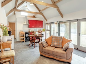 Open plan living space | The Stables - Hazlecote Farm Cottages, Tetbury