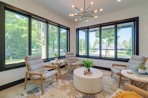 Seating Area | 5,200 Sq Ft