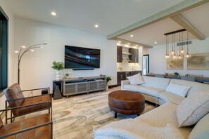 Living Room | Smart TV