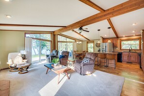 Interior | Open Floor Plan | Free WiFi