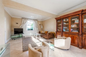 Lounge facing front