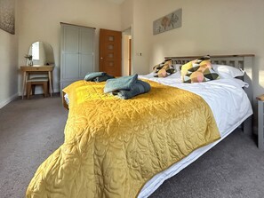 Double bedroom | Chestnut Cottage, Coxley Wick, near Wells