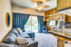 Living Room | Central Heating & Air Conditioning | Free WiFi