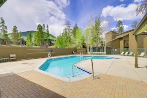 Wild Irishman Condos | Outdoor Pool | Indoor Hot Tub | Coin Laundry