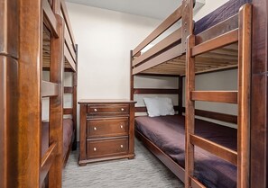 Comfortable Unit w/ with 4 Bunk beds