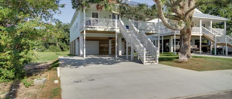 Gulfport Vacation Rental | 4BR | 3BA | Steps Required | 1,850 Sq Ft