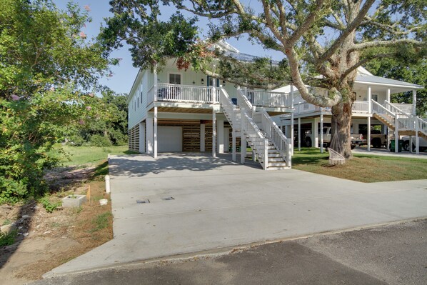 Gulfport Vacation Rental | 4BR | 3BA | Steps Required | 1,850 Sq Ft