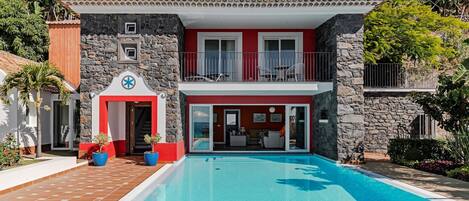 Beautiful Calheta Villa | Villa Do Mar III | 3 Bedrooms |  Infinity Pool & Stunning Views