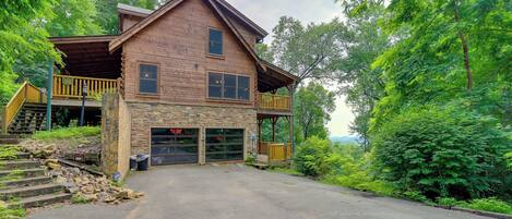 Sevierville Vacation Rental | 4BR | 3BA | 2,470 Sq Ft | Stairs Required