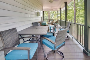 Deck | Dining Area