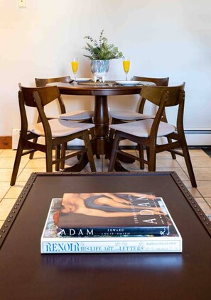 Modern Downtown New Haven Vacation Rental Near Yale – Enjoy a fully equipped kitchen, smart TV, LP record player, JBL speaker, dining for four, bright windows with blackout curtains, and A/C for a truly comfortable stay.