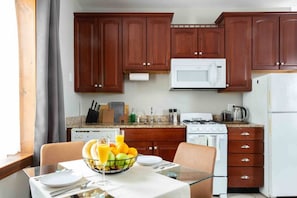 Downtown New Haven Vacation Rental Near Yale – Enjoy a fully equipped kitchen with cookware, coffee essentials, and dining for four, making your stay both convenient and comfortable.