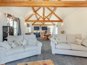 Open plan living space | The Granary - Hazlecote Farm Cottages, Tetbury