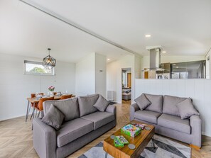 Open plan living space | Billy Goat Lodge - Chadwick Bank Holiday Lodges, Chadwick, near Worcester