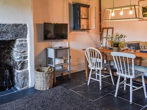Living room/dining room | Sunnyside Cottage, Tremadog, near Porthmadog