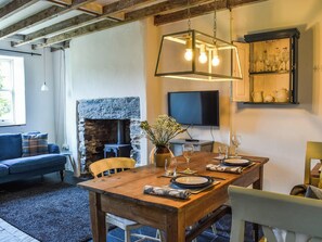 Living room/dining room | Sunnyside Cottage, Tremadog, near Porthmadog