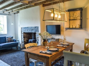 Living room/dining room | Sunnyside Cottage, Tremadog, near Porthmadog