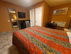 Queen Non Smoking at New Corral Motel   image 3