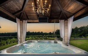 Bain à remous extérieur