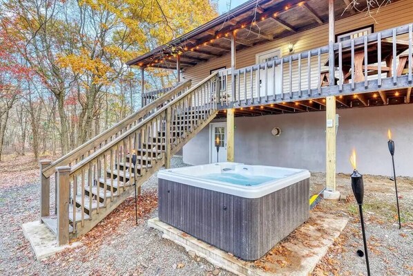 Outdoor spa tub