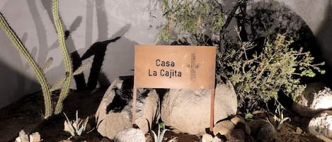 Name of Property in Spanish: "Little Box"