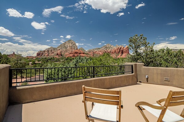 Roof Top Deck-Perfect for watching the sunset