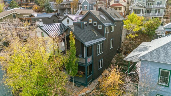 Welcome to Dwell on Woodside!