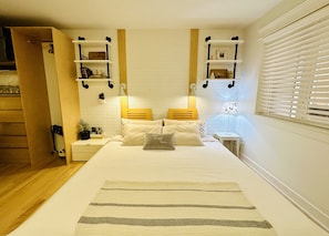Fantastic lighting and bright windows that let in the morning sunshine.