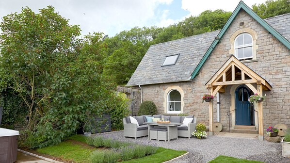 Wallhope Retreat, Bolthole Retreats